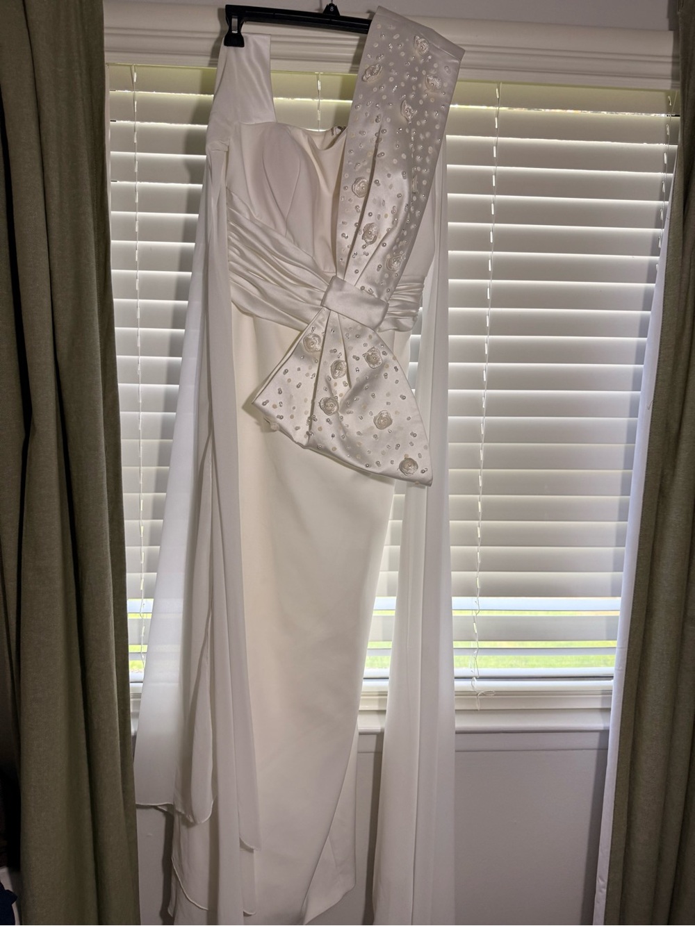 White Ivory Formal - Picture 7 of 7